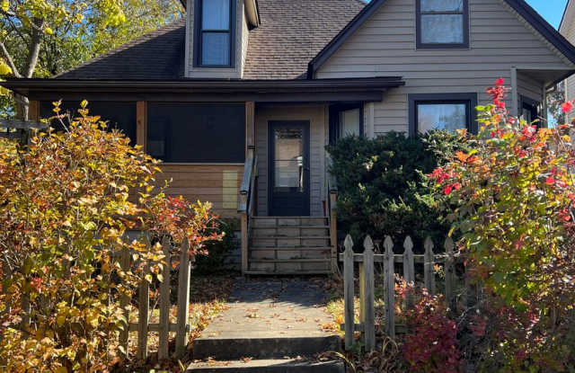 Photo of 3 bed and 2 bath house in downtown Johnson City