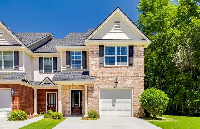 3-Bedroom End-Unit Townhome in Gated Weslyn Park