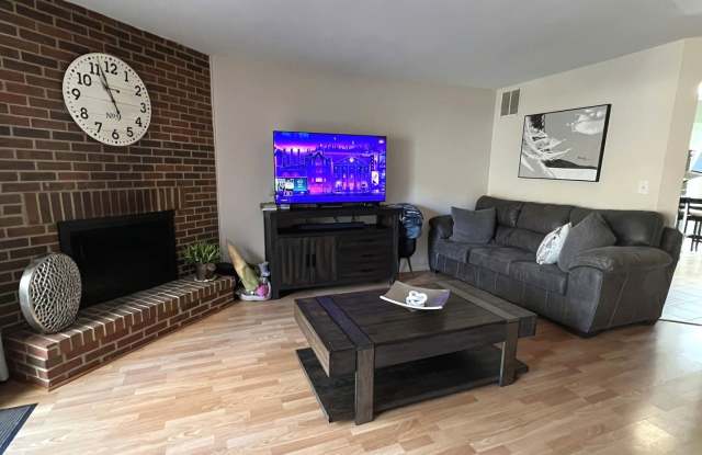 1875 W White Oak Street