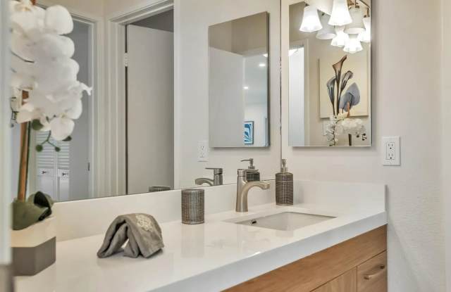 817 N Humboldt St Apt 202