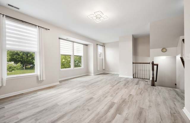 3465 Bradbury Circle