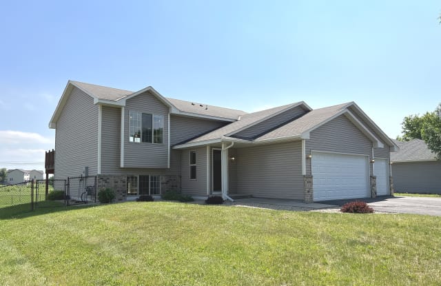 4764 Park Dr - 4764 Park Drive, Monticello, MN 55362