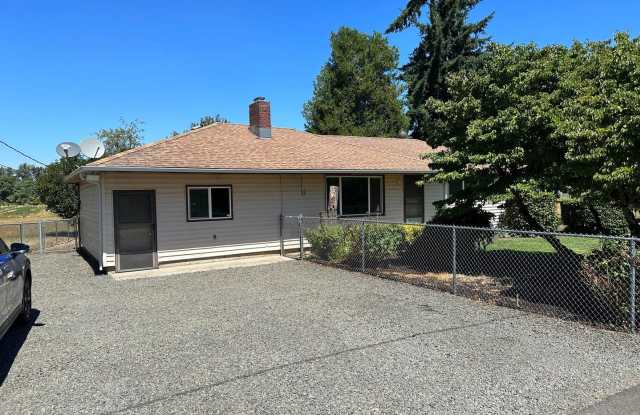 4 bedroom, 1 bath Country Home for rent!