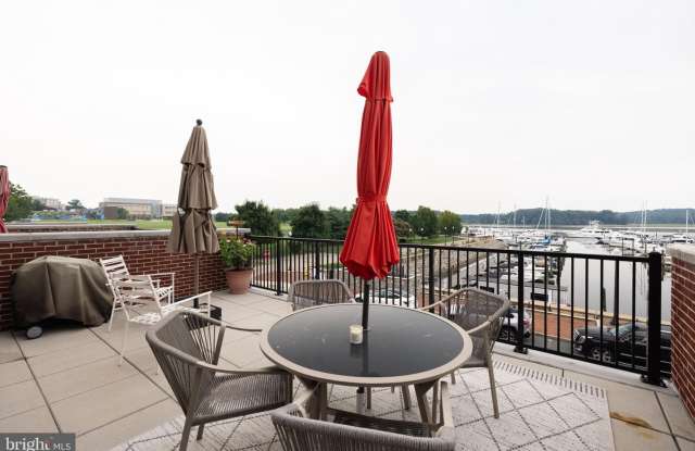 610 MARINA LANDING LN