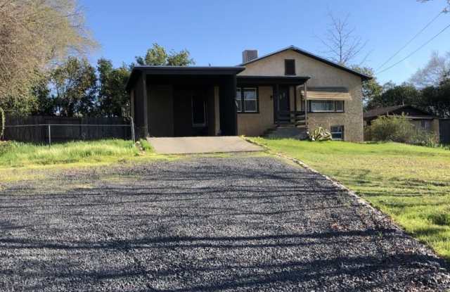 8 Acacia Ave.