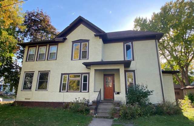 MUST SEE 6BD/2.5BA House + Office, Parking  Laundry! Avail. 9/1/25!
