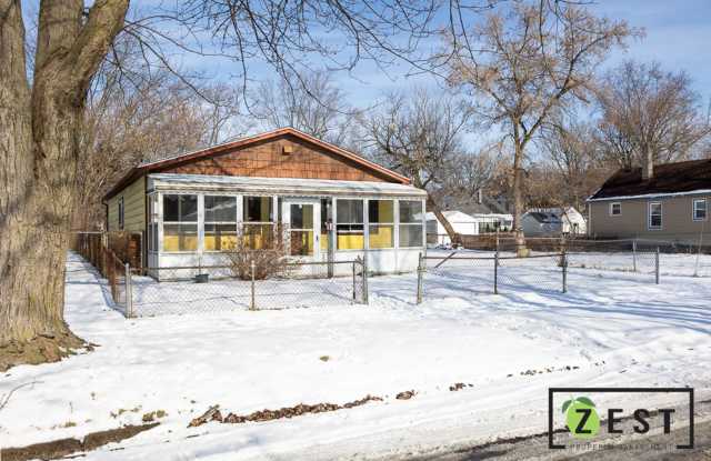 Charming 3-Bedroom Ranch Home !!