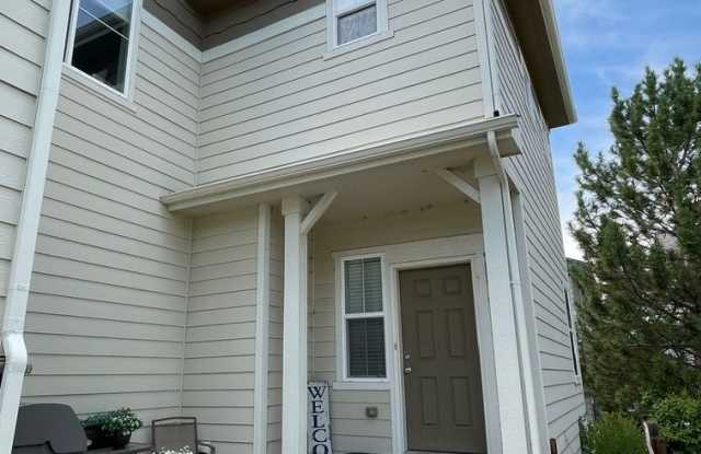 Photo of Gorgeous 3 Bed / 2.5 Bath Townhome, 1 Car Garage, Pets Neg