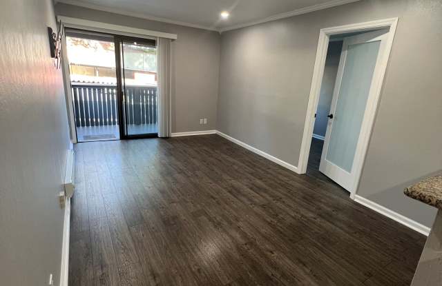 403 Piccadilly Place