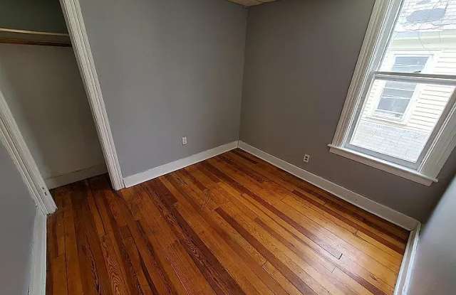 1037 University Place - 2
