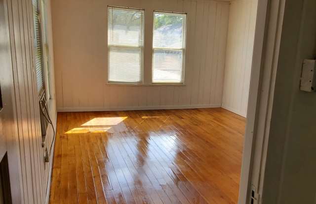 Photo of 515 1/2 Chambers Street