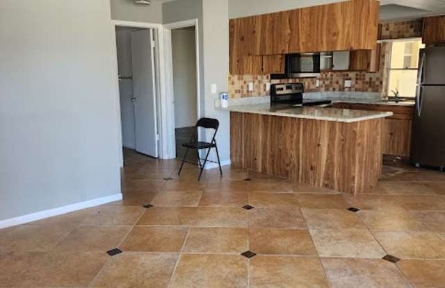 ***HOLIDAY SPECIAL NO RENT FOR DECEMBER*** - 2 Bedroom 2 Bath Home Fenced Backyard!! Cape Coral!