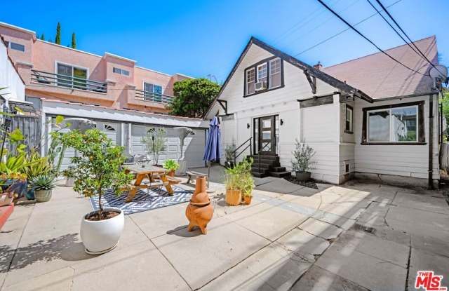 1246 N Formosa Ave