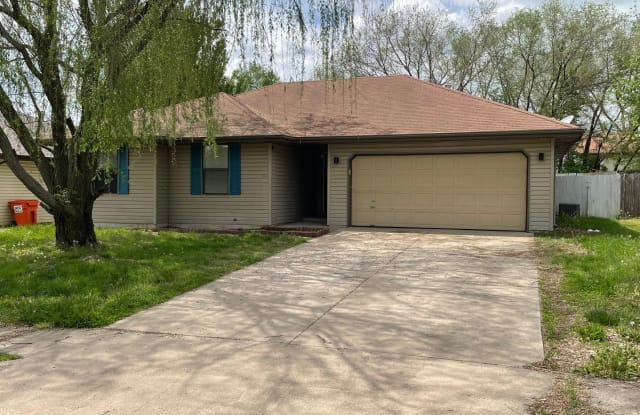 1151 N Golden Ave - 1151 North Golden Avenue, Springfield, MO 65802