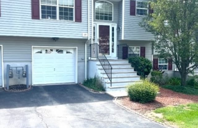 19 Oak Point Dr - 19 Oak Point Drive, Hamburg, NJ 07419