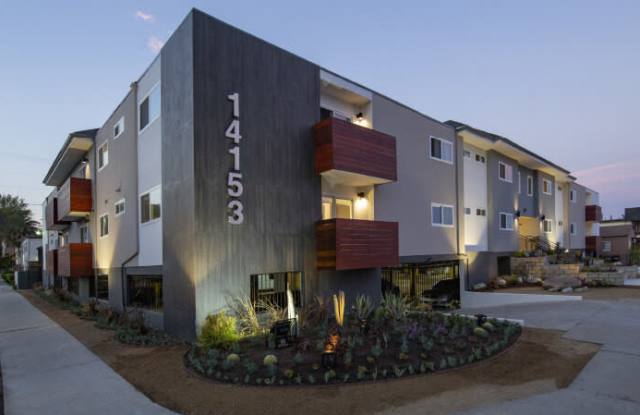 Photo of 14153 Victory Blvd