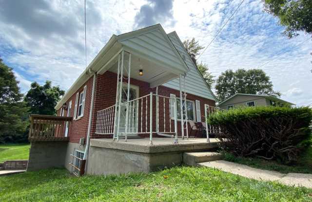 Photo of Fully Furnished with Washer and Dryer on quiet cul-de-sac