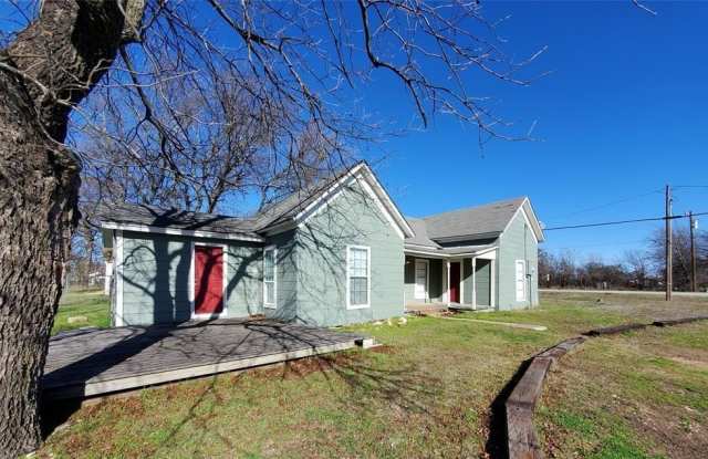 118 S Broadway Street