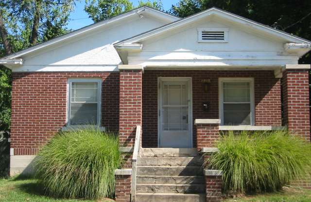 Photo of 1015 E Loren St