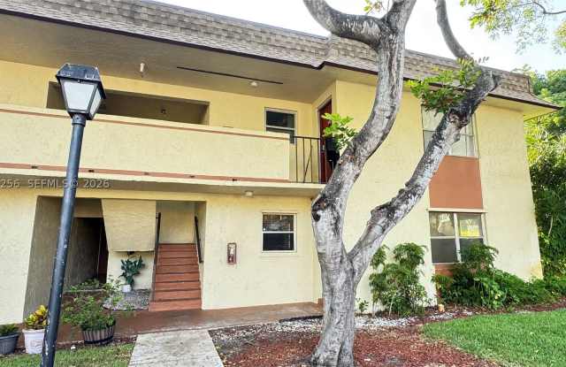 5525 Lakewood Cir N