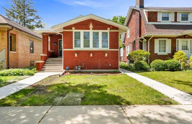 Photo of Spacious 5BR House in Oak Park