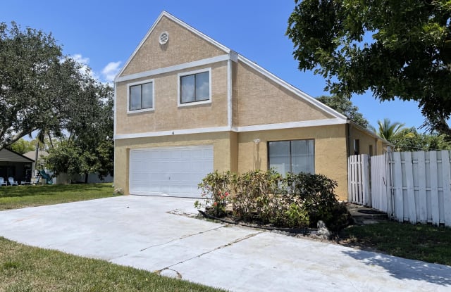 4 Hastings Lane - 4 Hastings Ln, Boynton Beach, FL 33426