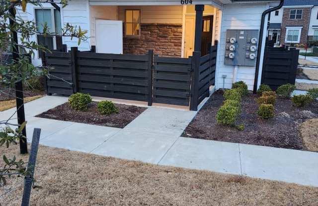2-bedroom 2 Bathroom Condo/Townhome Like- New