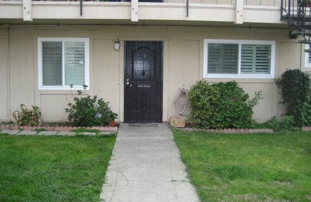 2421 Country Club Blvd Apt 1 - 2421 Country Club Boulevard, Stockton, CA 95204