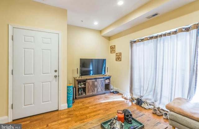 1614 CAMBRIDGE STREET