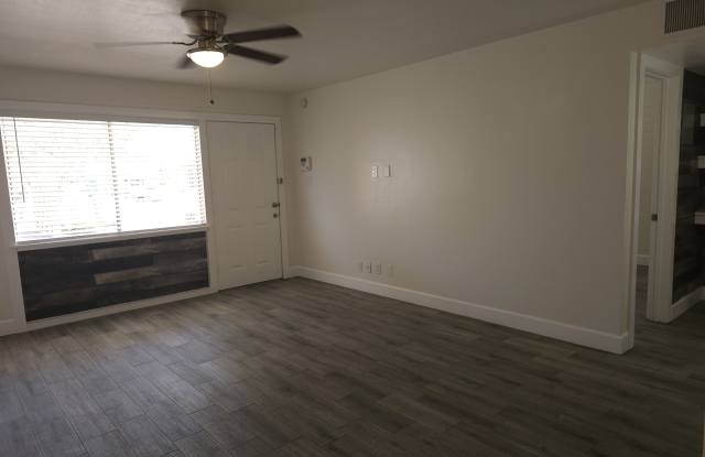 824 East Rose Lane - 4