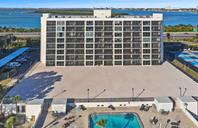 7100 SUNSHINE SKYWAY LANE S