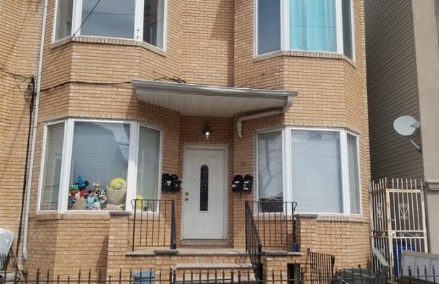 98 LEONARD AVE - 98 Leonard St, Jersey City, NJ 07307