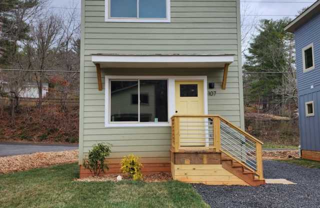***6 Month Lease***East Asheville Rental