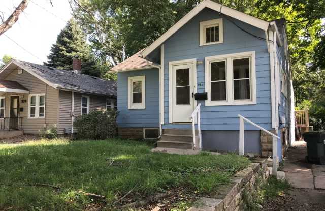 930 Hudson Ave in Iowa City - Available August 1st 2026