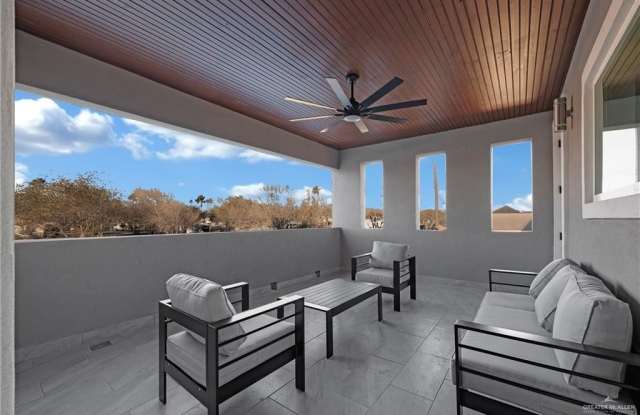 600 W Seminole Avenue