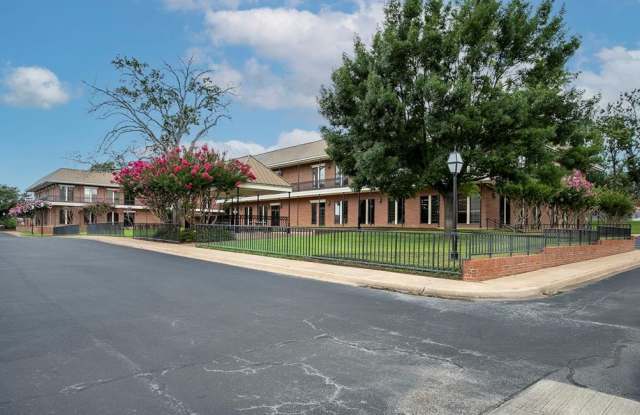 3310 S Broadway Avenue