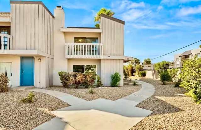 Photo of 544 Oakbrook Lane