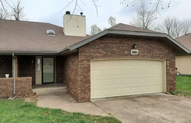 2 Bedroom 2 Bathroom duplex on the South Side of Springfield for $950 - 3801 West Sylvania Street, Greene County, MO 65807