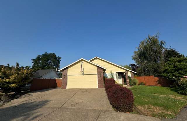 Beautiful 3 Bedroom In Eugene MOVE IN SPECIAL $300 off 1st month rent