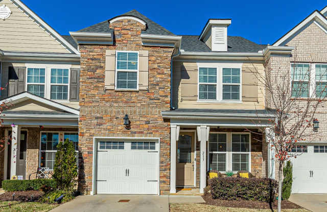 Beautiful 3 Bed, 2/1 Bath Mount Juliet Townhome. Convenient to shops and restaurants!