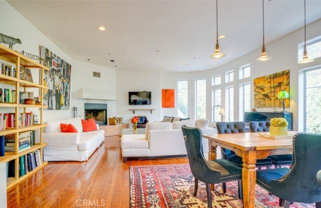 8718 Wonderland Park Avenue