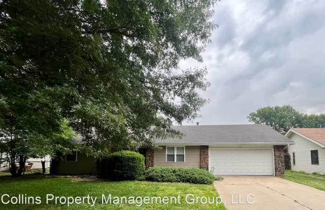 3332 S Robberson - 3332 South Robberson Avenue, Springfield, MO 65807