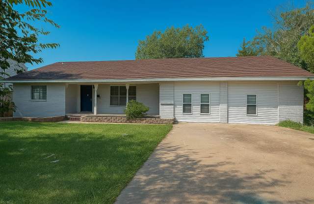 Photo of 1204 NW Fort Sill Blvd