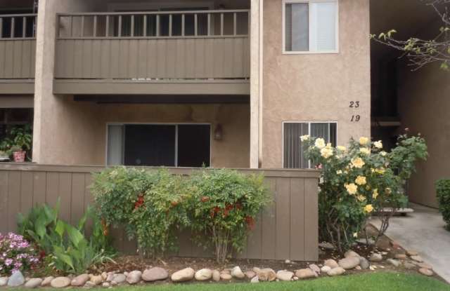 Excellent 2 bedroom 2 bathroom single story condo with private backyard.