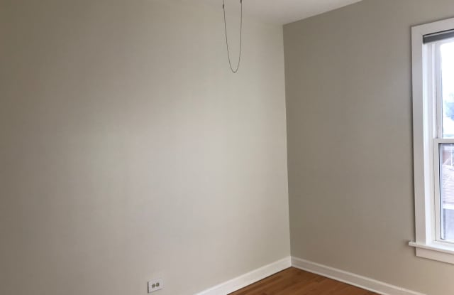 5317 N Winchester Ave