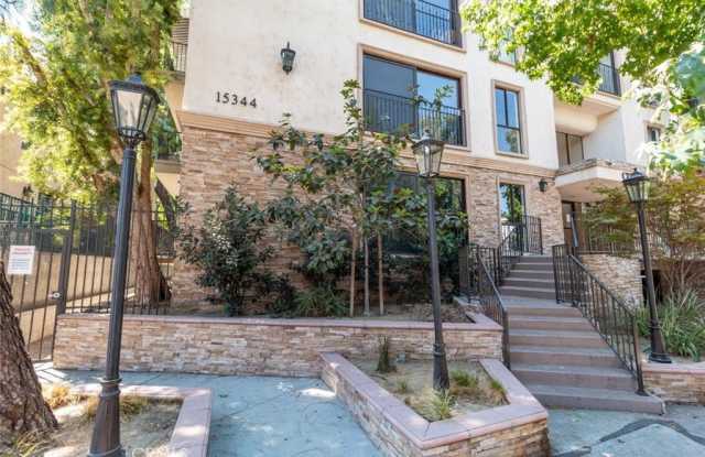 15344 Weddington Street