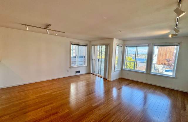 Gorgeous Queen Anne View Condo