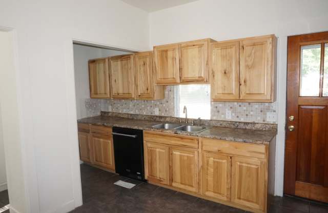 5 bed / 2 bath + bonus room near universities $375/bedroom