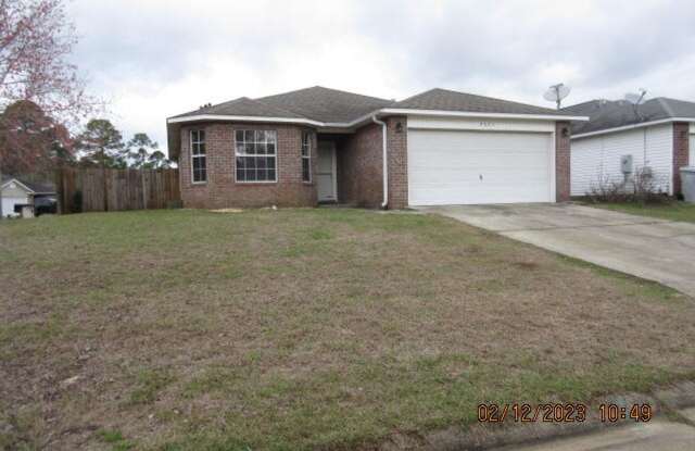 3 Bedroom on Corner Lot in Navarre!