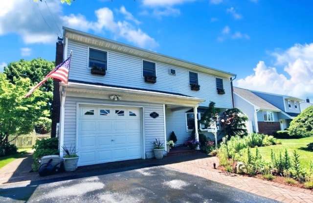 3810 Jerusalem Avenue - 3810 Jerusalem Avenue, Seaford, NY 11783